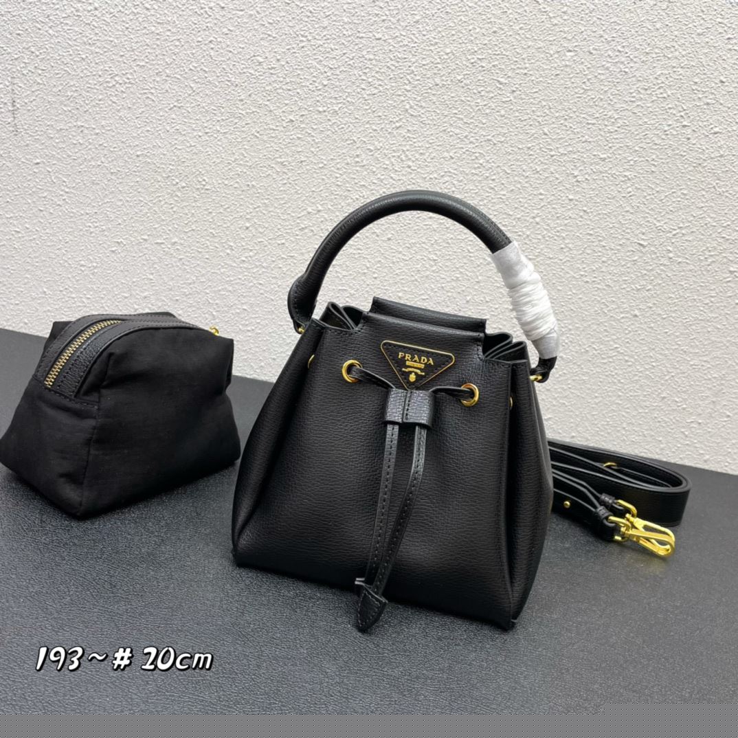 Pra*a top handle bags